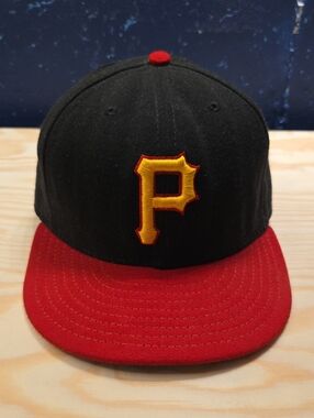 New Era Pittsburgh Pirates Black/Scarlet Retro Fitted Baseball Hat (7 3/8)